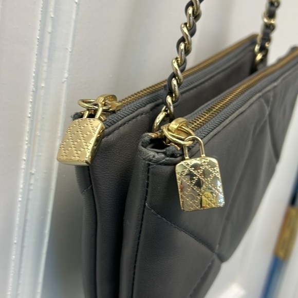 Talbots Gray Leather Quilted Crossbody Bag With Gold Chain and Leather S… - Picture 6 of 10